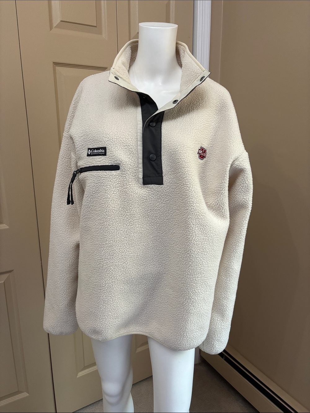 U MASS Columbia Sportswear fleece